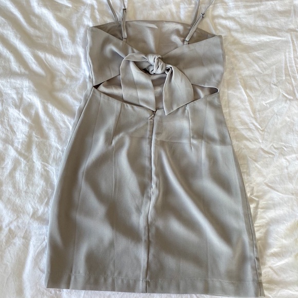 2/$60๐ CLOSET CLEAN OUT: Lulus tie back mini dress - Picture 2 of 11